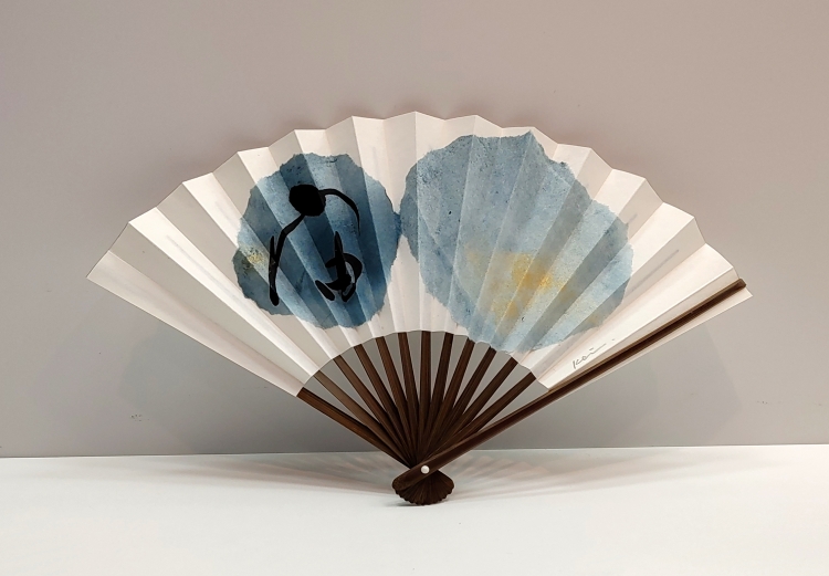 Hand fan － The air / The universe